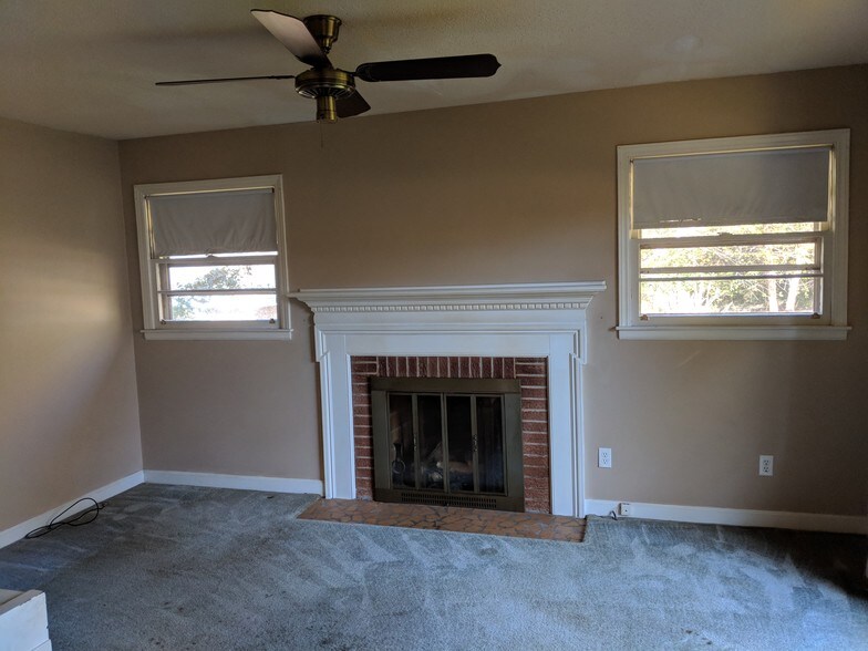 More Photos Of 104 Round Knob Rd, Lexington Office For Sale