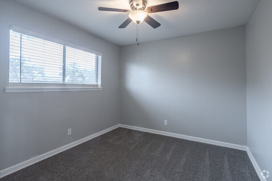 More Photos Of 2550 S Bypass 35, Alvin Apartments For Sale