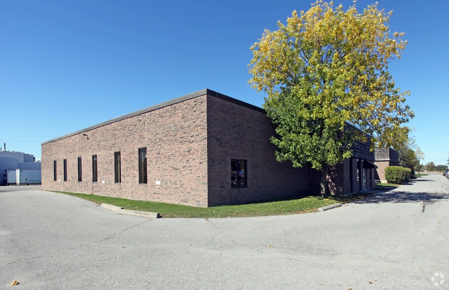 More Photos Of 105 Consumers Dr, Whitby Warehouse For Lease