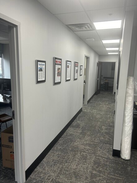 More Photos Of 1959 Sloan Pl N, Maplewood Office For Lease