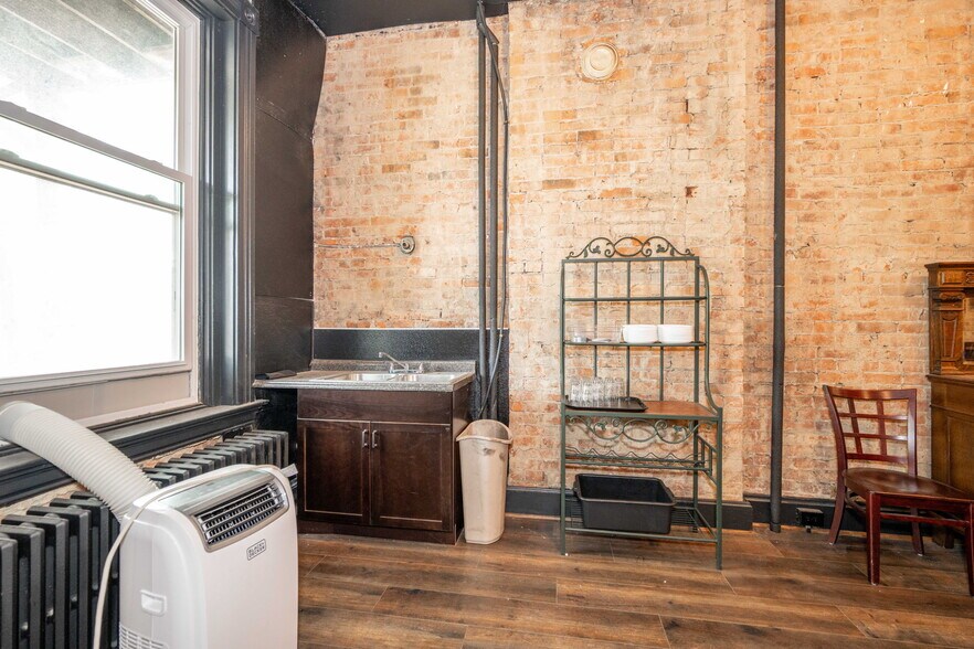 More Photos Of 2015 Madison rd, Cincinnati Storefront Retail Residential For Lease