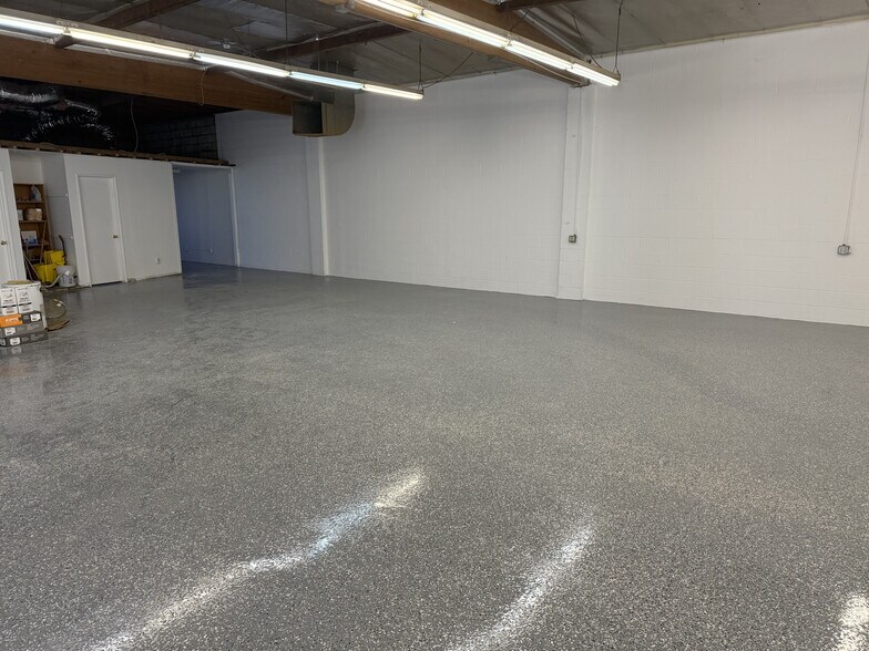 More Photos Of 12712 Saticoy St, North Hollywood Light Distribution For Lease
