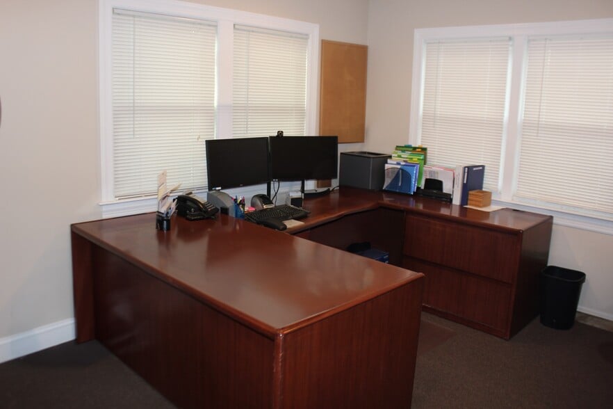 More Photos Of 205 State Route 31 N, Washington Office Residential For Lease