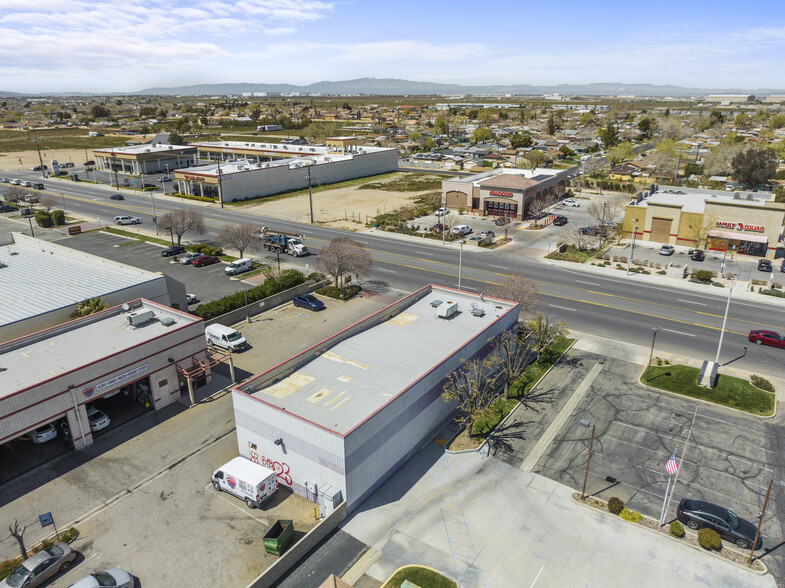 Primary Photo Of 3084 E Palmdale Blvd, Palmdale Auto Repair For Lease