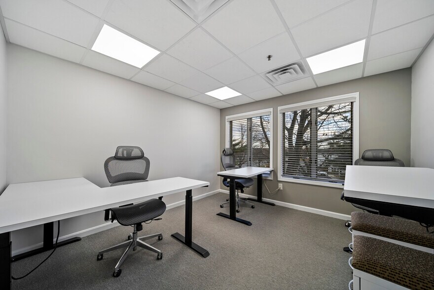More Photos Of 75 Gilcreast Rd, Londonderry Office For Sale