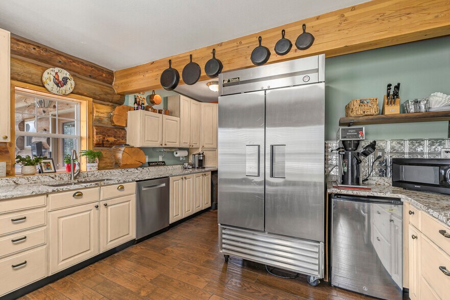 More Photos Of 13 Gott Ln, Salmon Hospitality For Sale