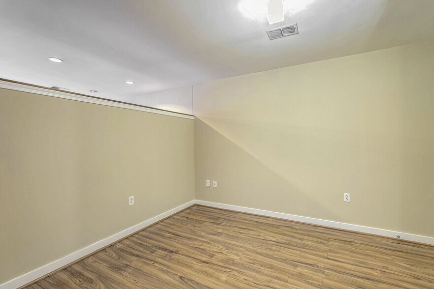 More Photos Of 1825 7th St NW, Washington Apartments For Lease