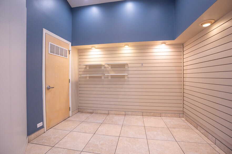 More Photos Of 3628 N Lecanto Hwy, Beverly Hills Veterinarian Kennel For Sale