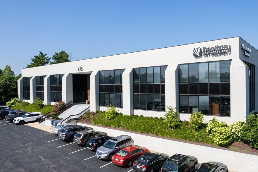 Primary Photo Of 425 N New Ballas Rd, Creve Coeur Office For Lease