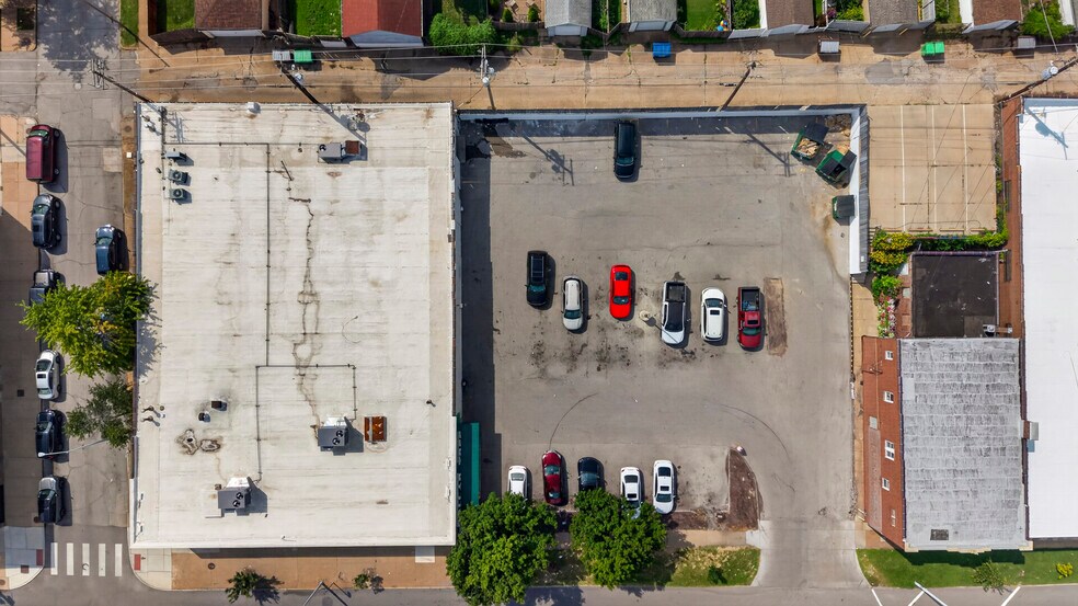 More Photos Of 3637 S Kings Hwy, Saint Louis Freestanding For Lease
