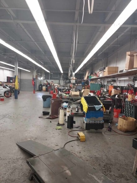 More Photos Of 2070 Jericho Tpke, New Hyde Park Auto Repair For Sale