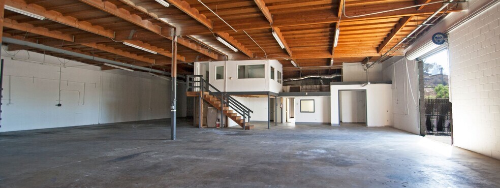 More Photos Of 826 Rancheros Dr, San Marcos Warehouse For Lease