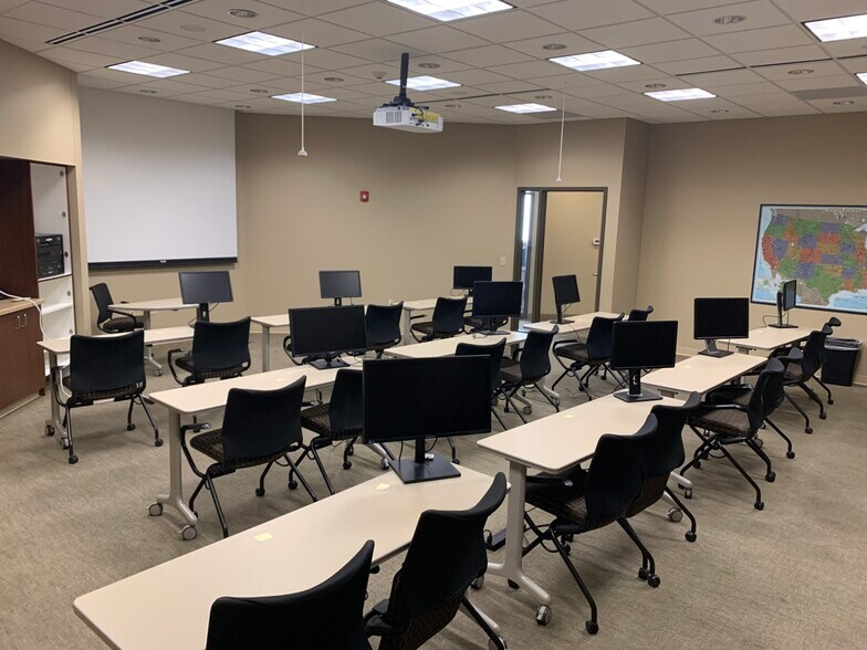 More Photos Of 224 S Bell Ave, Ames Office For Lease