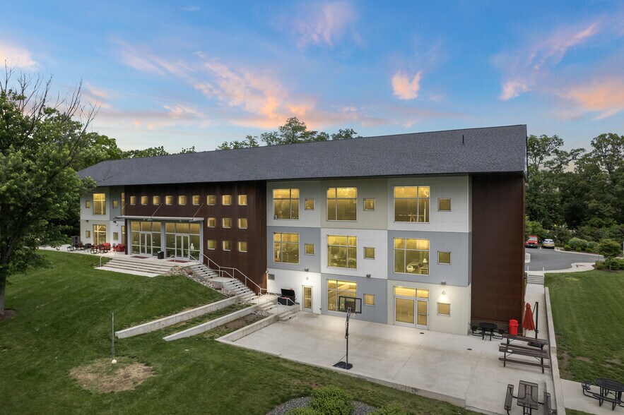 More Photos Of 20577 Ashburn Rd, Ashburn Schools For Lease