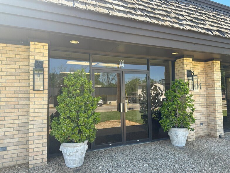 More Photos Of 901 N Mallard St, Palestine Medical For Sale