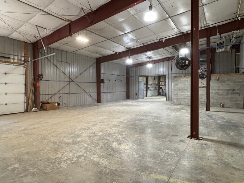 More Photos Of 29 Stillwater Ave, Orono Showroom For Lease