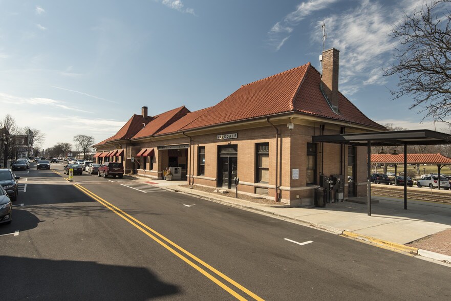 More Photos Of 211 W Chicago Ave, Hinsdale Office For Sale