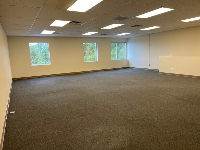 More Photos Of 1585 Beverly Ct, Aurora Warehouse For Sale