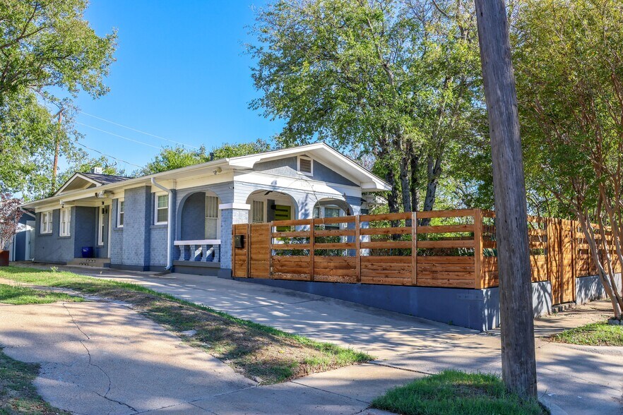 More Photos Of 1211 S Lake St, Fort Worth Storefront Retail Office For Sale