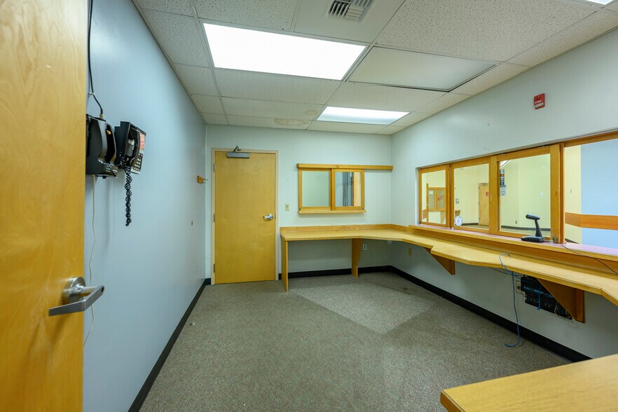 More Photos Of 424 NE Ford St, Mcminnville Office For Sale
