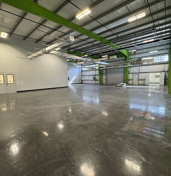 More Photos Of 660 Garden Commerce Pky, Winter Garden Warehouse For Sale