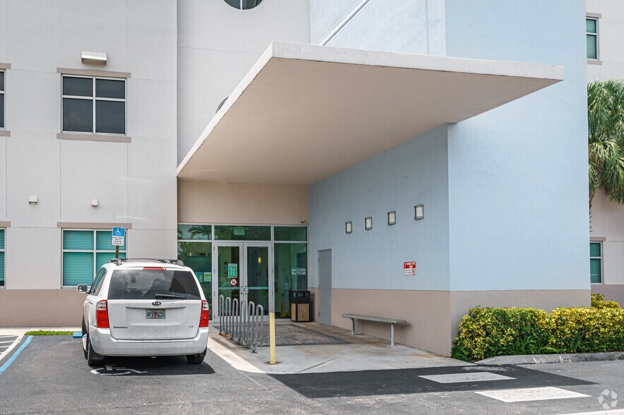 More Photos Of 18300 NW 62nd Ave, Hialeah Medical For Sale