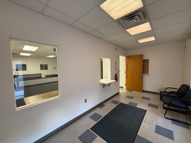 More Photos Of 2101 E State St, Hamilton Warehouse For Lease