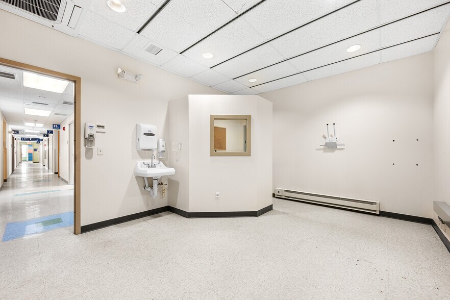 More Photos Of 183 Providence New London Tpke, North Stonington Unknown For Lease