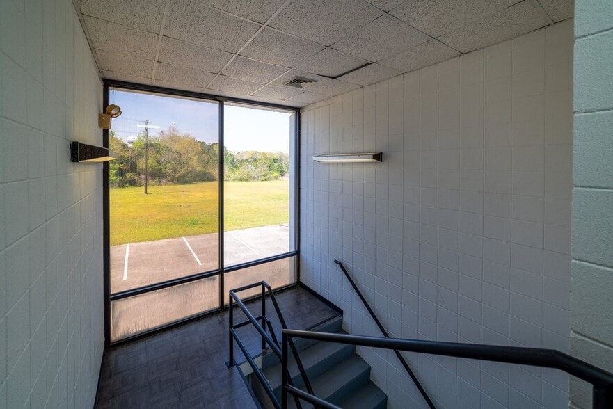 More Photos Of 926 Ross Clark Cir, Dothan Office For Lease