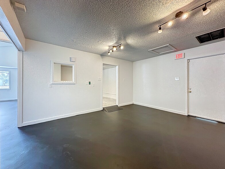 More Photos Of 2017 W Main St, Leesburg Office For Lease