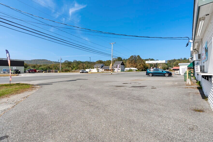 More Photos Of 409 Main St, Bingham Convenience Store For Sale