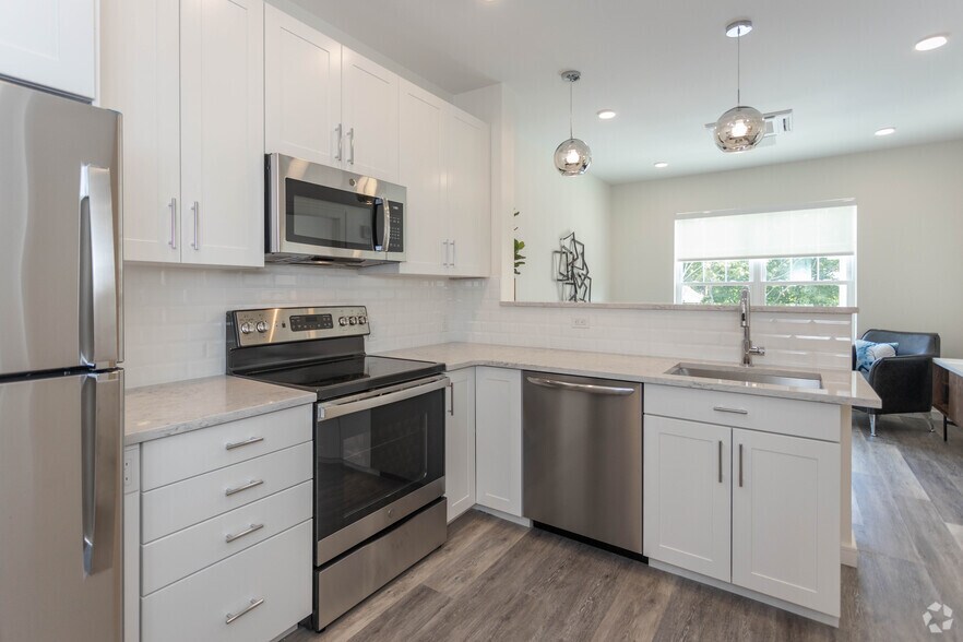 More Photos Of 1000 New York Ave, Huntington Station Apartments For Lease