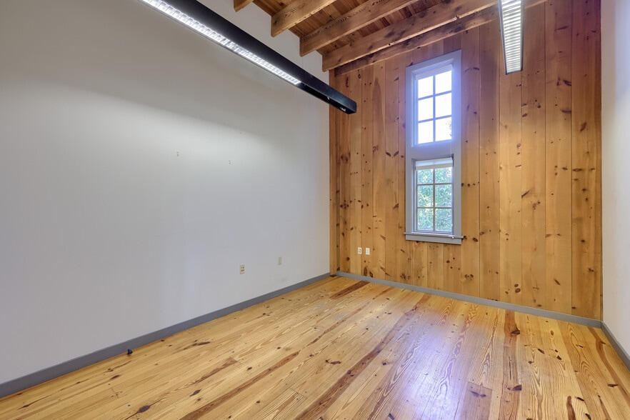 More Photos Of 709 Hartman Station Rd, Lancaster Loft Creative Space For Lease