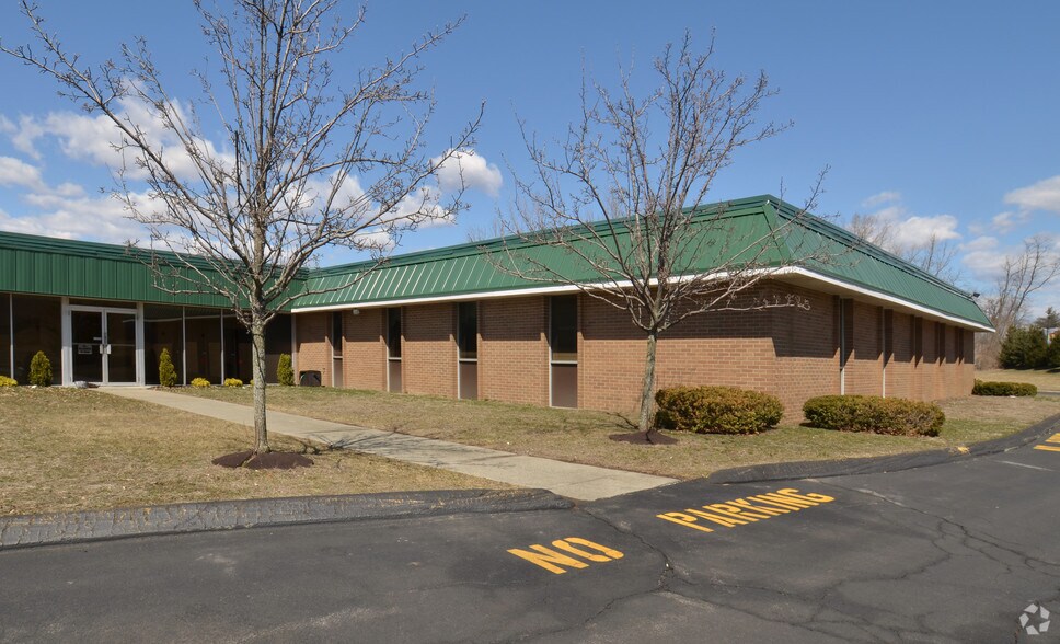 More Photos Of 4 Avis Dr, Latham Medical For Sale