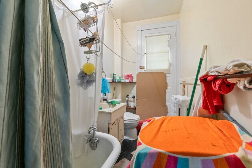 More Photos Of 2810 Saint Paul St, Baltimore Multifamily For Sale