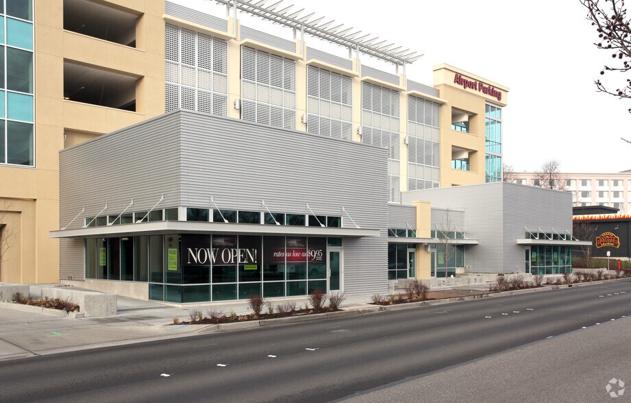 Primary Photo Of 18613 International Blvd, Seatac Restaurant For Lease