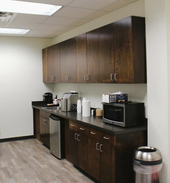 More Photos Of 601 Crescent Blvd, Madison Office For Lease