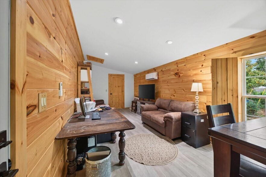 More Photos Of 12705 Rhoden Ln, Lowell Flex For Sale