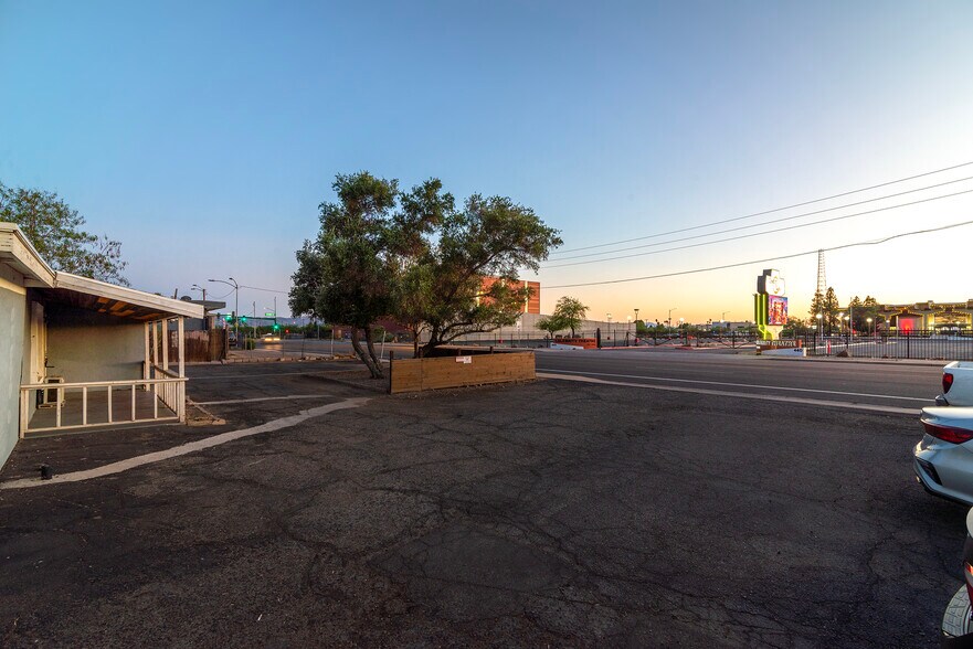 More Photos Of 525 N 32nd St, Phoenix Apartments For Sale