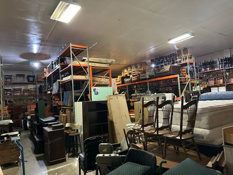 More Photos Of 107 Caroline Dr, Bloomington Warehouse For Sale