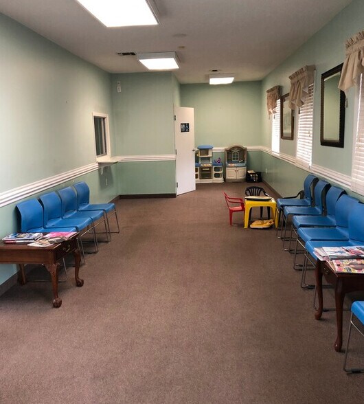 More Photos Of 2180 Northwest Blvd, Newton Medical For Sale