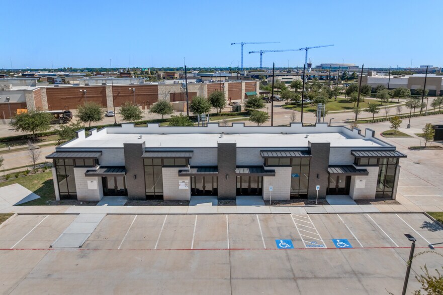 More Photos Of 7102 Tarrington Ave, Sugar Land Medical For Sale