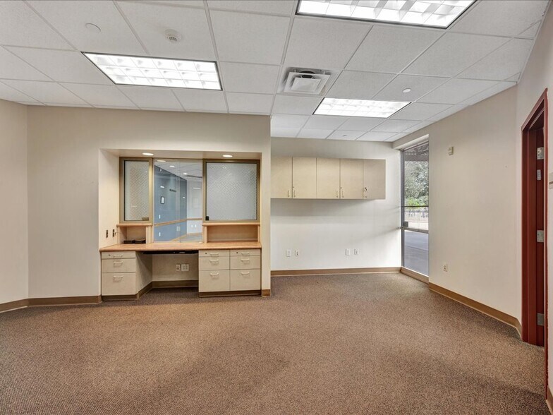 More Photos Of 700 S John Redditt Dr, Lufkin Medical For Lease