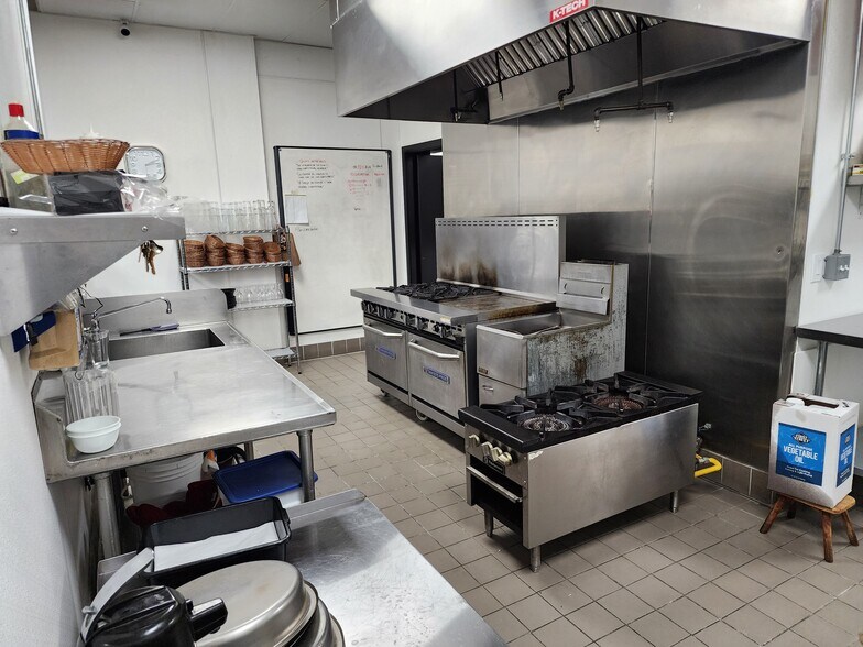 More Photos Of 142-144 N K St, Tulare Restaurant For Sale