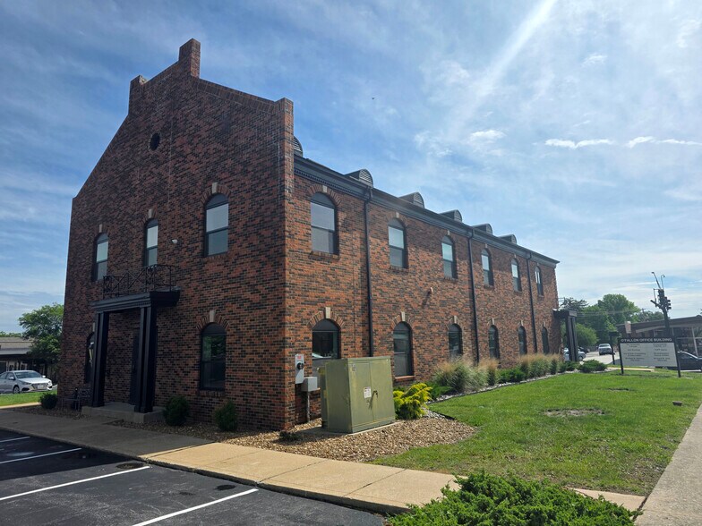 More Photos Of 225 S Main St, O'Fallon Office For Lease