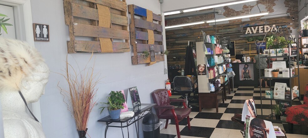 More Photos Of 122 W William St, Delaware Freestanding For Sale