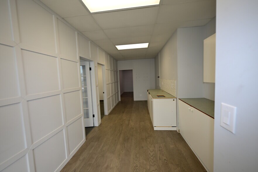 More Photos Of 6504-6520 82nd Ave NW, Edmonton Flex For Lease