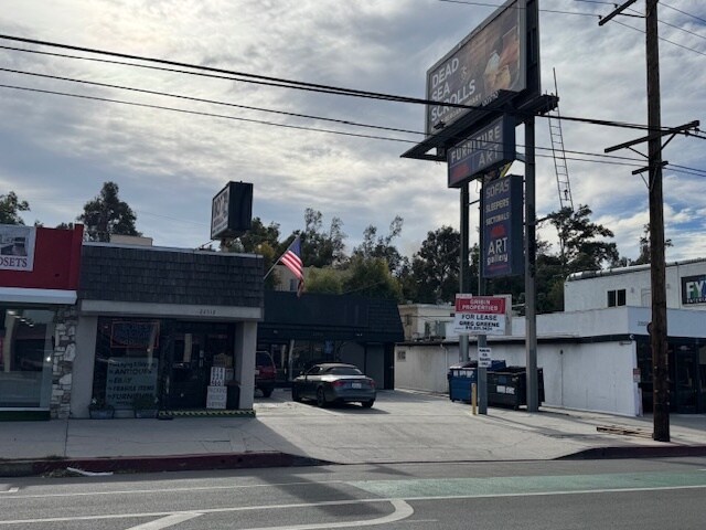Primary Photo Of 22516 Ventura Blvd, Woodland Hills Freestanding For Lease