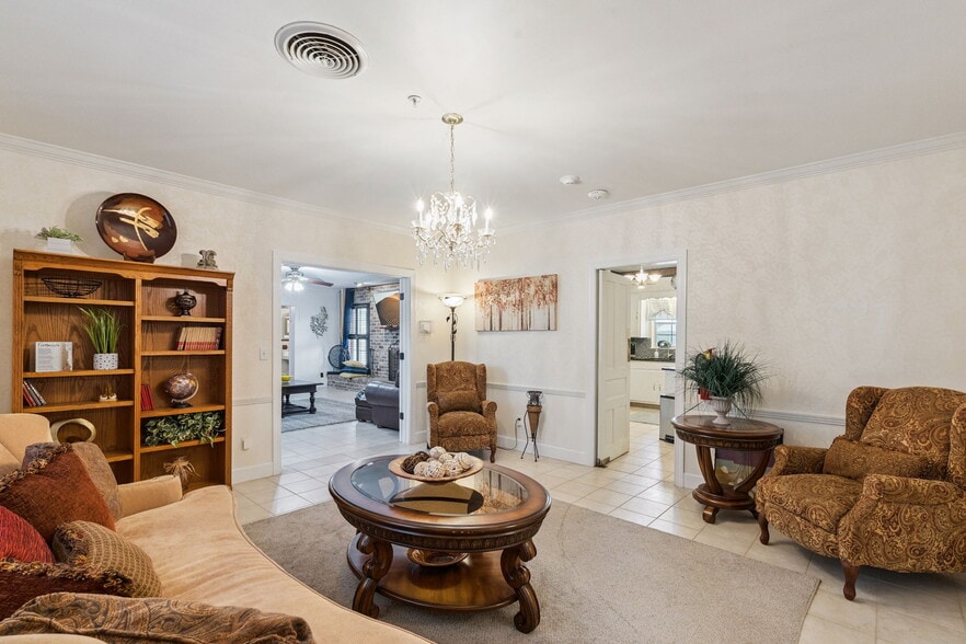 More Photos Of 27 S Center St, Eustis Assisted Living For Sale