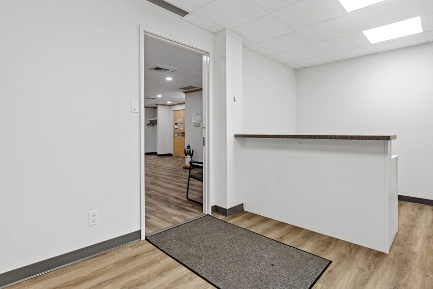 More Photos Of 2555 St Joseph Blvd, Ottawa Medical For Lease